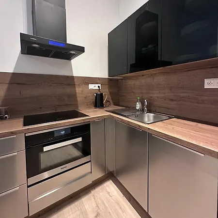 Bezrucova - 2 Bedrooms, Terrace And Free Garage Parking Апартаменты
