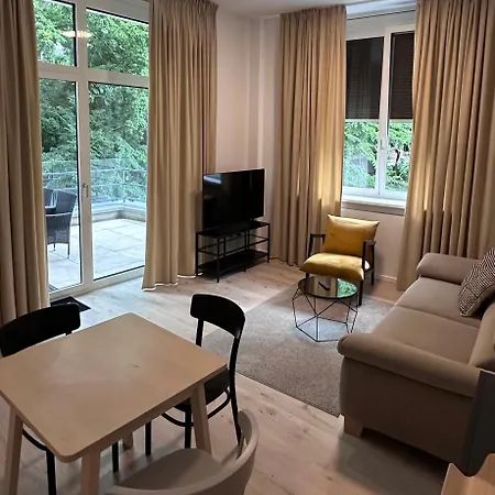 Bezrucova - 2 Bedrooms, Terrace And Free Garage Parking Братислава