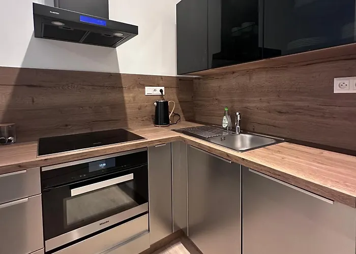 Bezrucova - 2 Bedrooms, Terrace And Free Garage Parking Appartement