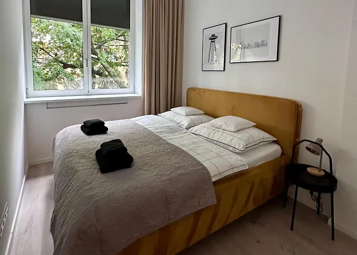 Bezrucova - 2 Bedrooms, Terrace And Free Garage Parking アパート